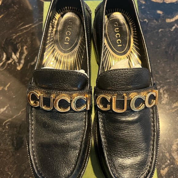 Authentic Gucci Cara Logo Moccasin Loafer - Picture 3 of 10